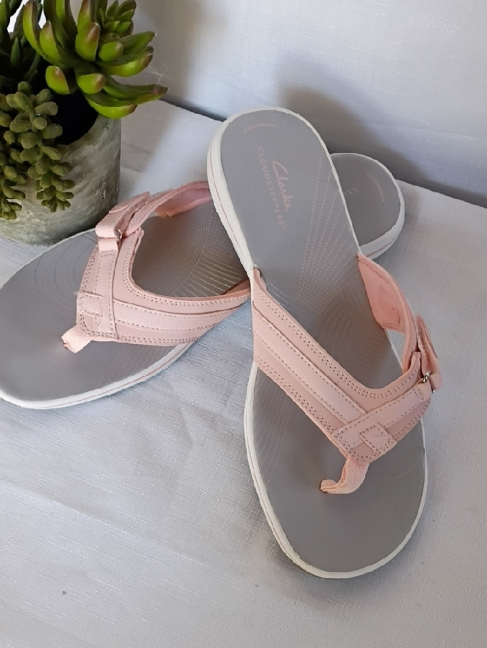 Clarks Women's Light Pink Toe-Post Sandals Size 11 - Picture 5 of 9